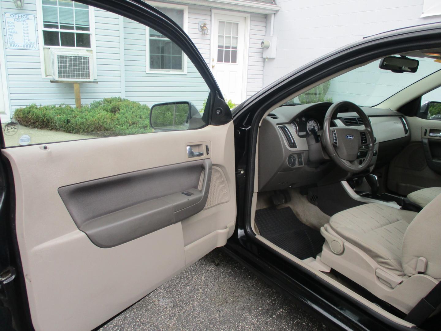 2008 BLACK Ford Focus (1FAHP33NX8W) , AUTOMATIC transmission, located at 540a Delsea Drive, Sewell, NJ, 08080, (856) 589-6888, 39.752560, -75.111206 - Photo#15